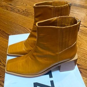 NWT Schutz mar 22 bootie size 10.5 camel. Brazilian leather